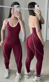 Macacão modela silhueta sem costura Marsala com alças reguláveis