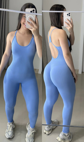 Macacão modela silhueta sem costura azul bebê