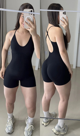 Macaquinho modela silhueta sem costura texturizado preto