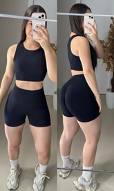 Conjunto de short modela silhueta sem costura preto
