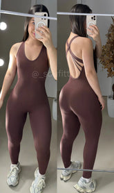 Macacão sem modela todo texturizado sem costura marrom